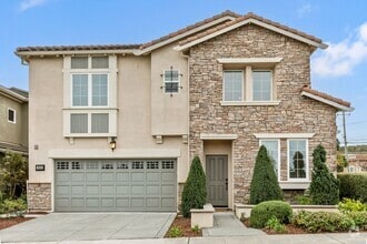 Building Photo - 832 Skycrest Drive