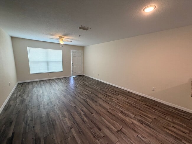 Foto del edificio - 8532 Juniper Rd