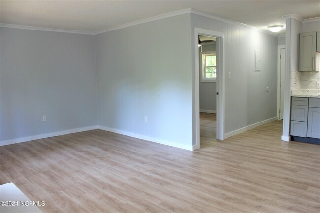 Foto del edificio - 1330 N Howe St