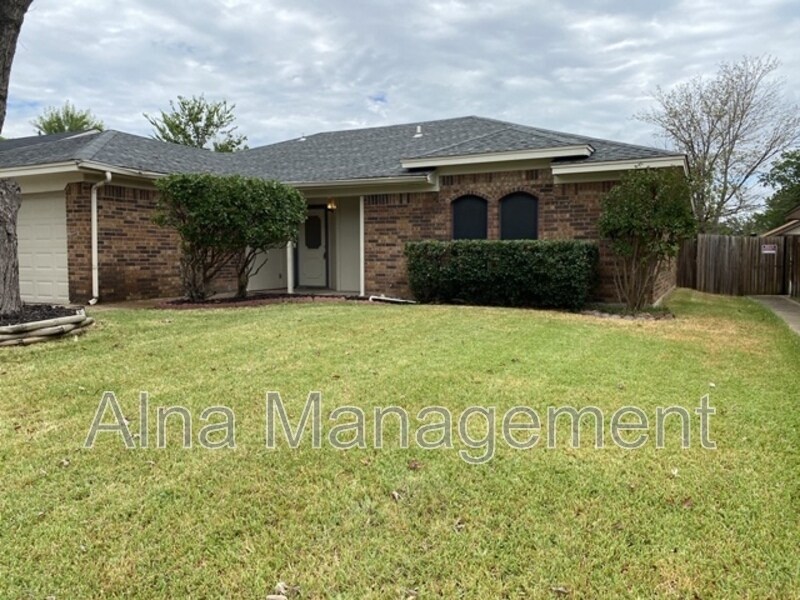 Foto principal - 6461 Whitehurst Dr