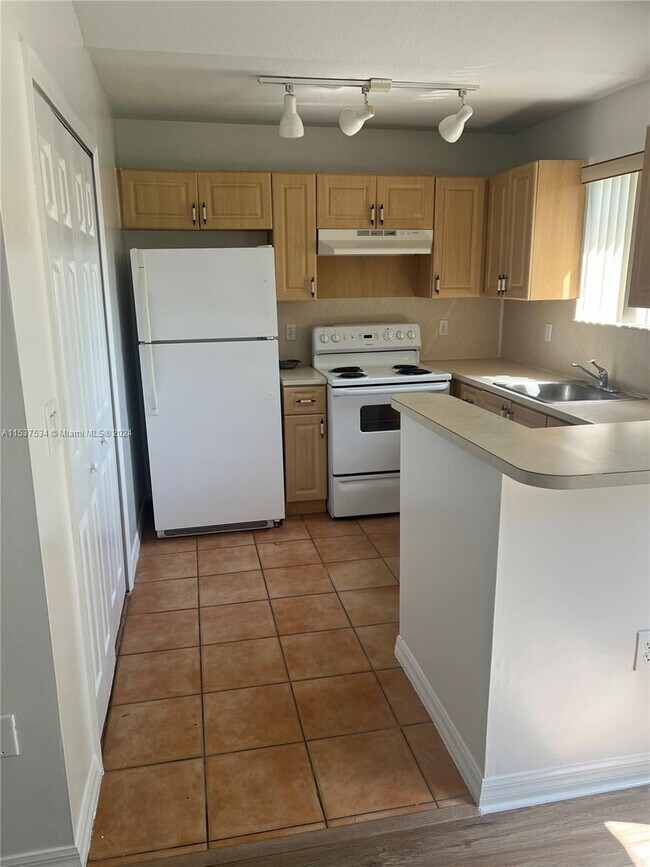 Foto del edificio - 2701 SE 12th Rd