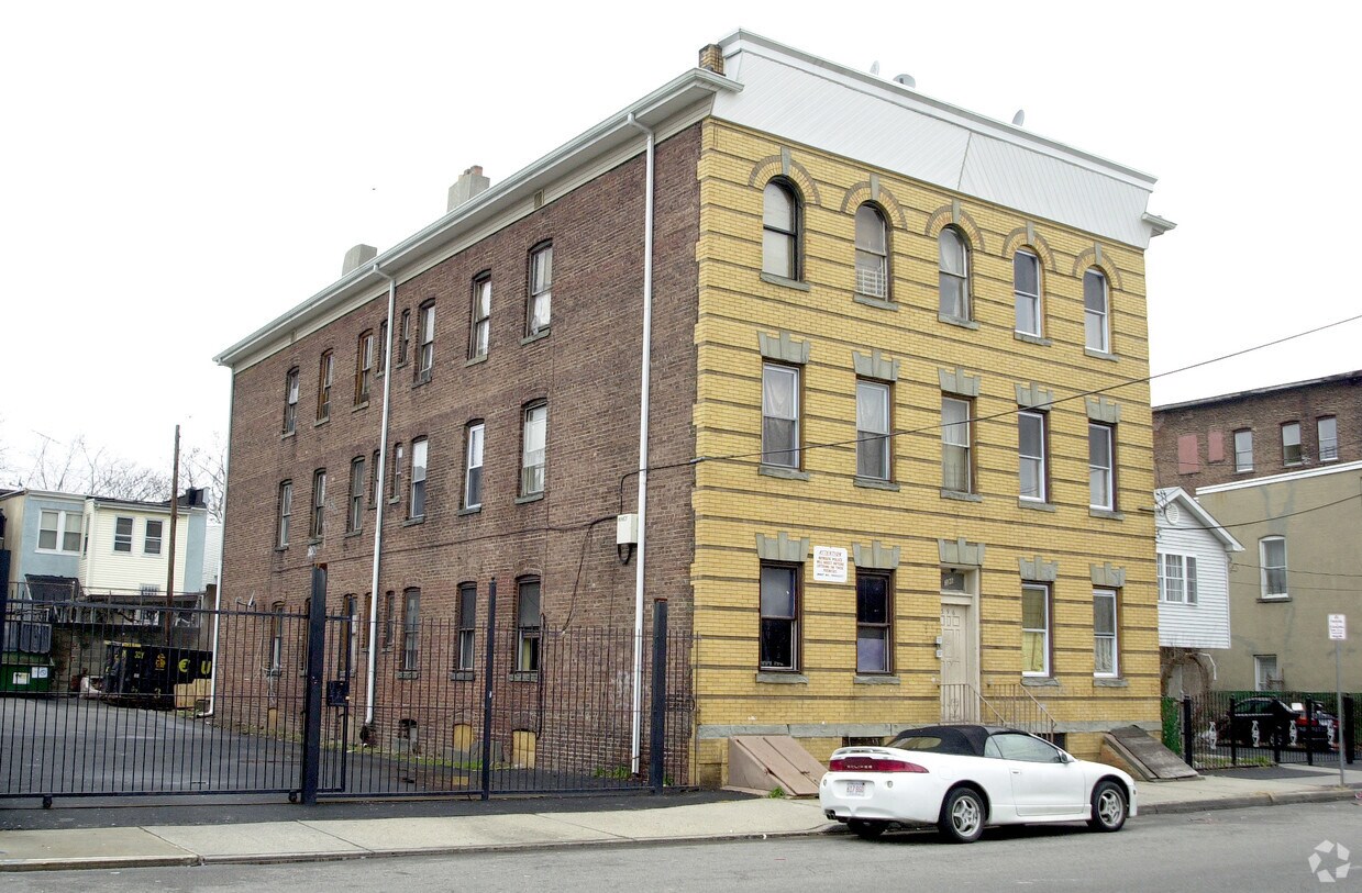 Foto del edificio - 396 N 5th Ave