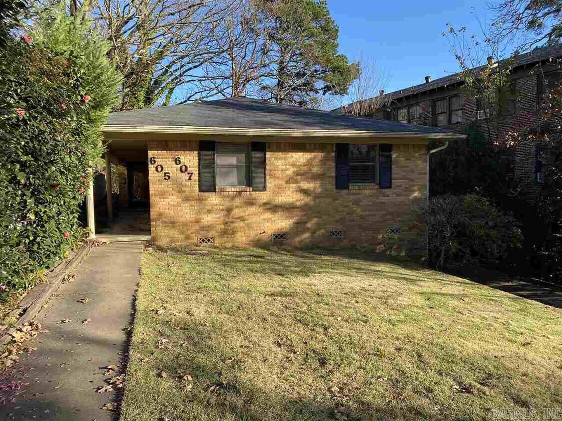 Foto principal - 607 Ridgeway Dr