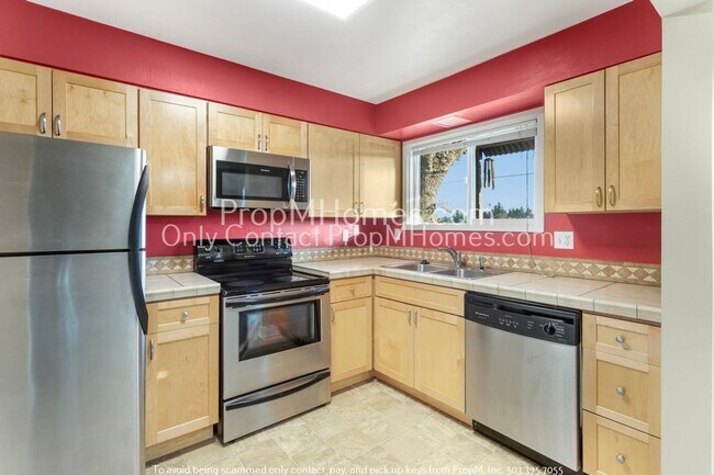 Foto del edificio - SW Portland Two Bedroom Condo In The Heart Of Burlingame!