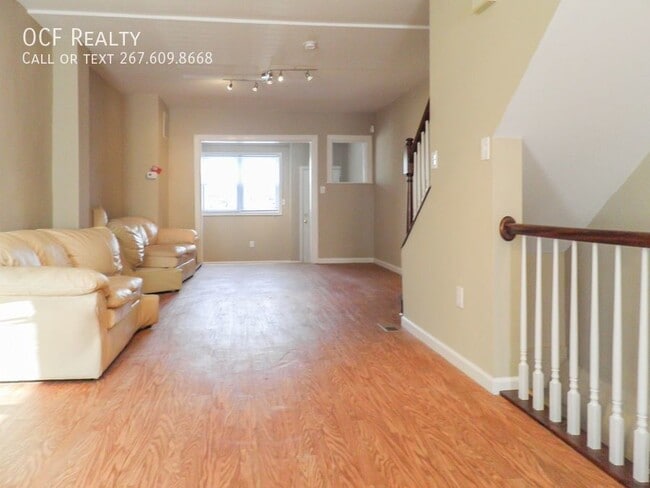 Building Photo - 4 Bed La Salle Townhouse