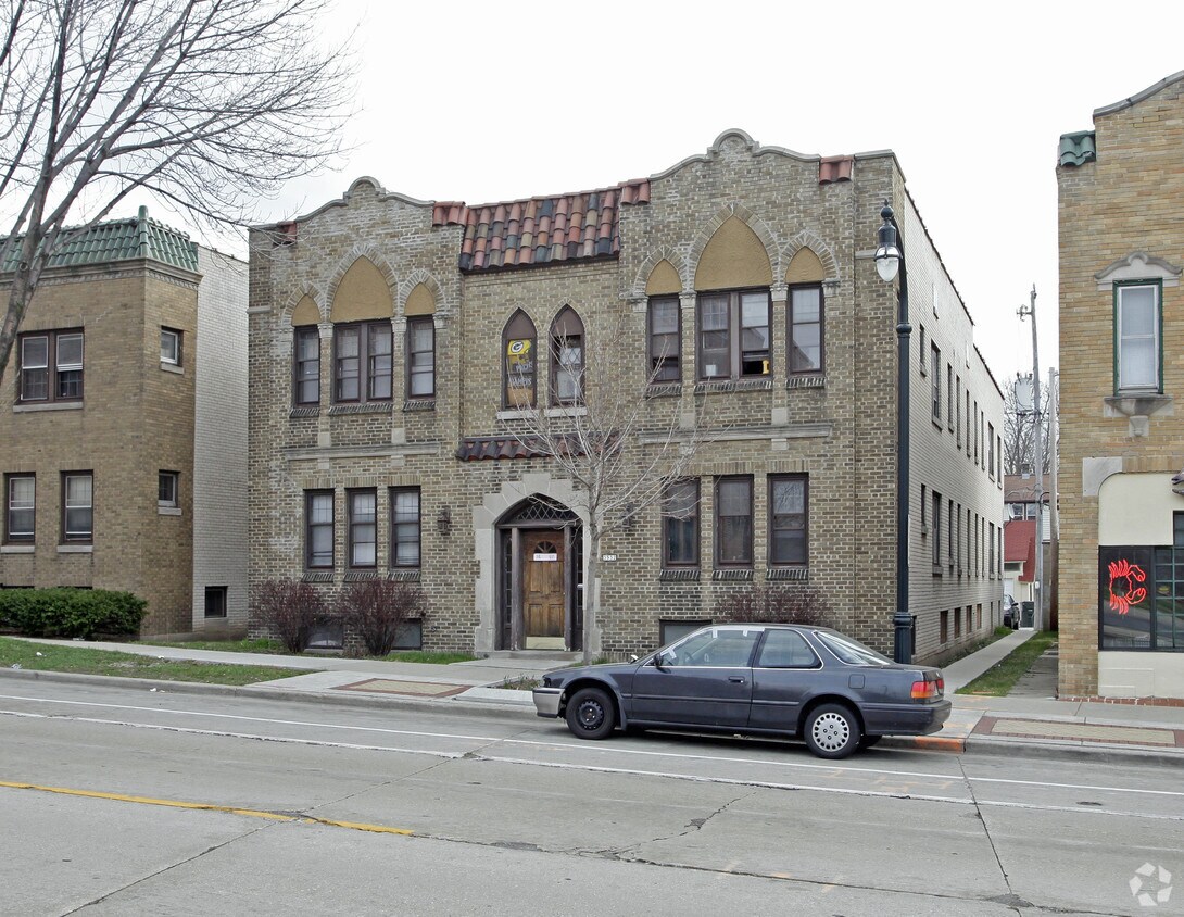 Primary Photo - 3532 N Oakland Ave