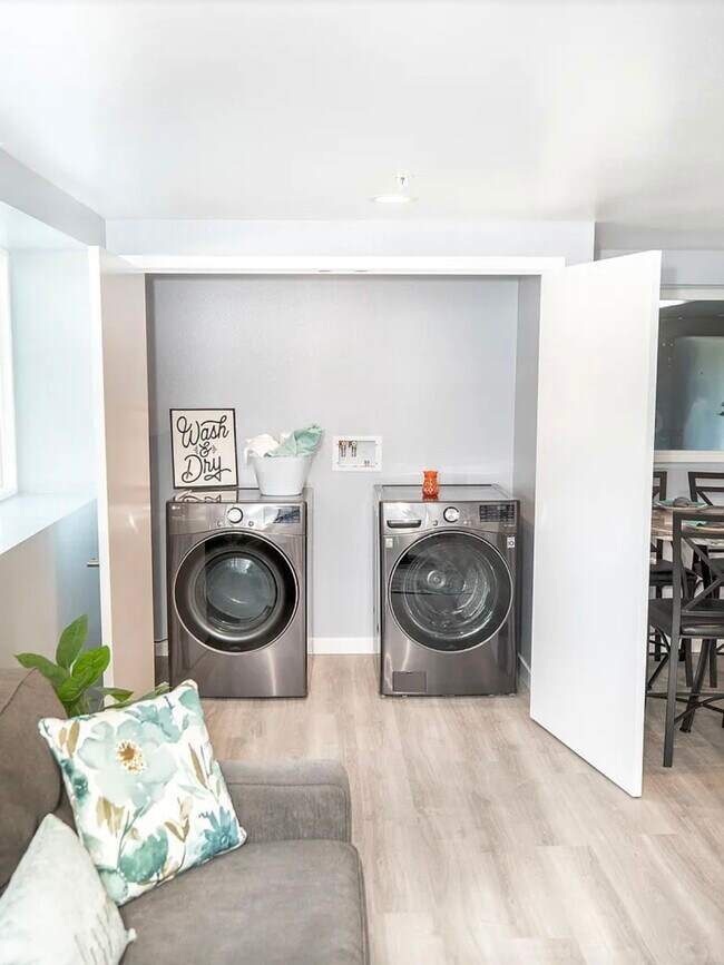 Foto del edificio - 4302 Elizabeth St