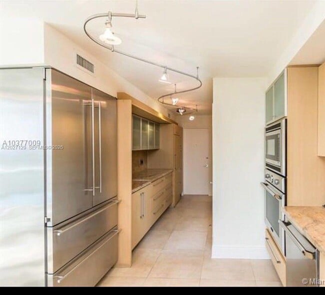 Building Photo - 607 Ocean Dr