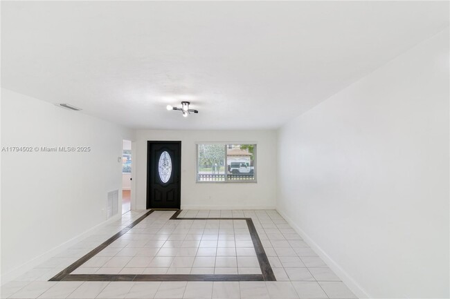 Building Photo - 6330 SW 27th St