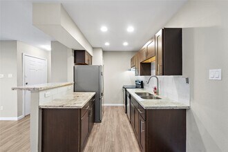 Building Photo - 2750 Holly Hall St