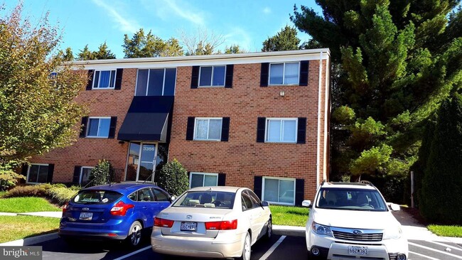 Building Photo - 3356 Hewitt Ave