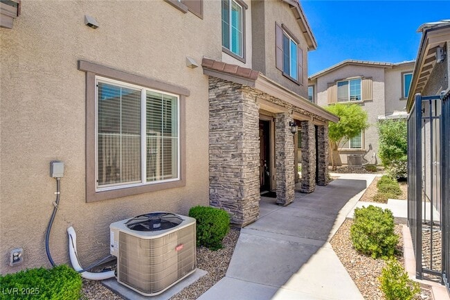 Building Photo - 5730 Sky Pointe Dr