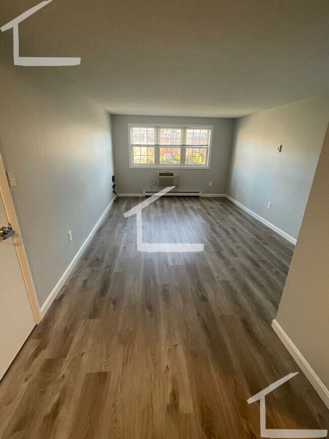 Foto del edificio - Huge top floor apartment in Arlington!