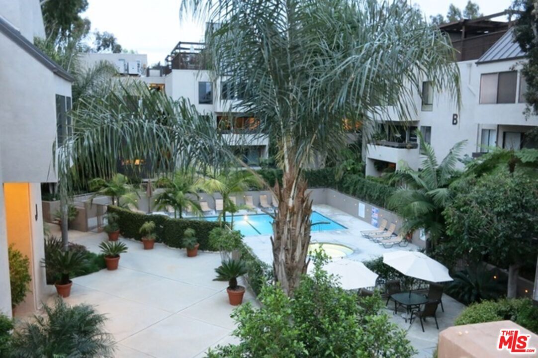 Foto principal - 950 N Kings Rd