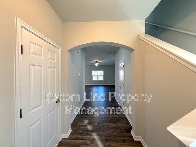 Building Photo - 7703 E Lane Dr