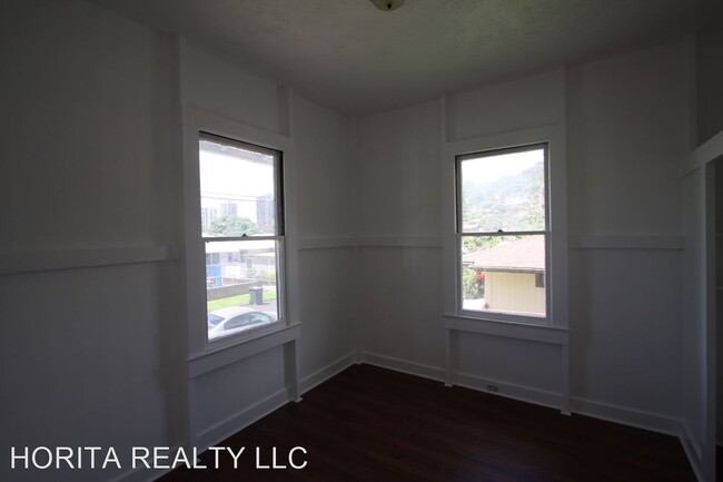 Building Photo - 3 br, 1 bath House - 2302 Pauoa Rd.