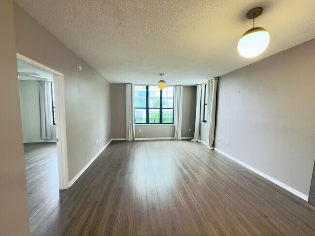 Foto del edificio - 630 S Sapodilla Ave
