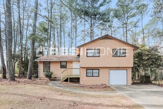 Building Photo - 3943 Woodland Cir SE
