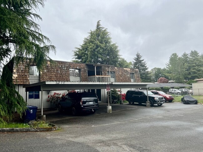 Foto del edificio - Ground-Level Unit in a Fourplex Near Tacoma Mall