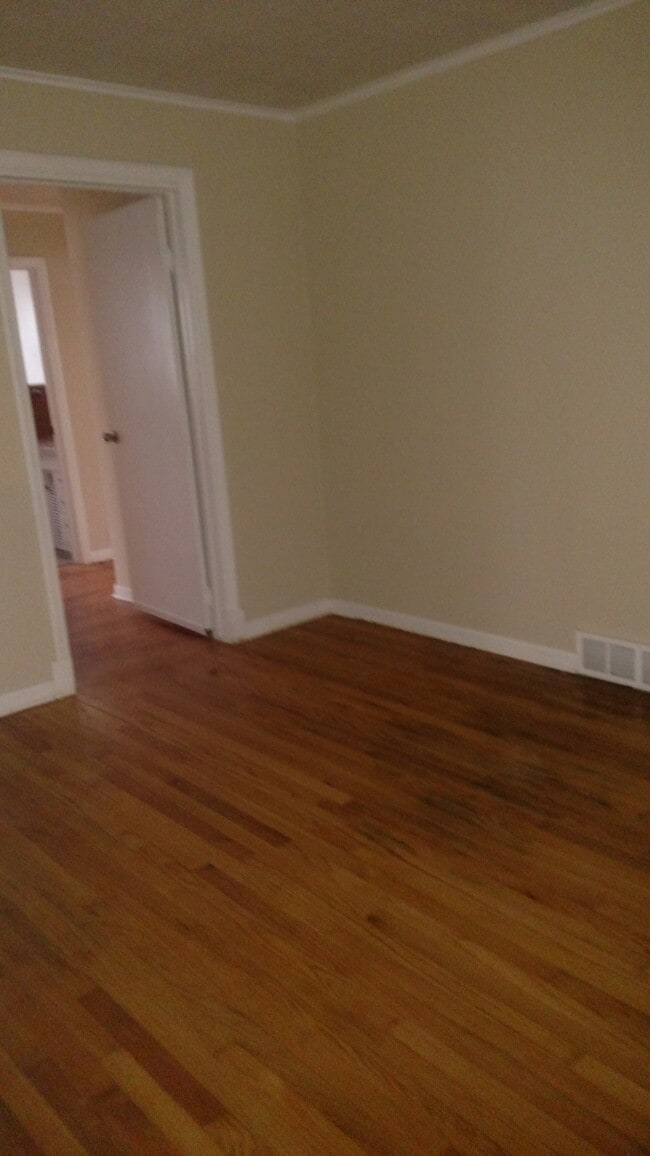 Building Photo - 10415 Crystal Ave