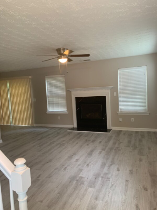 Foto del edificio - 289 Silver Ridge Dr