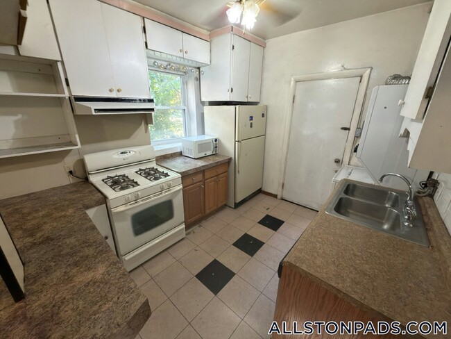 Building Photo - 46 Park Vale Ave