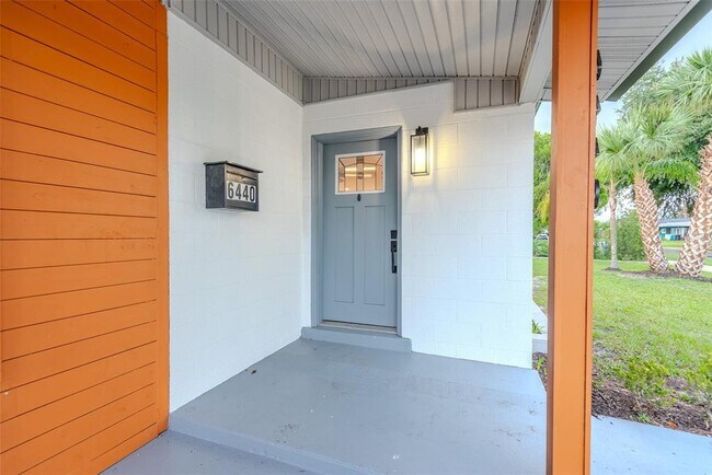 Foto del edificio - 6440 Greylynne St