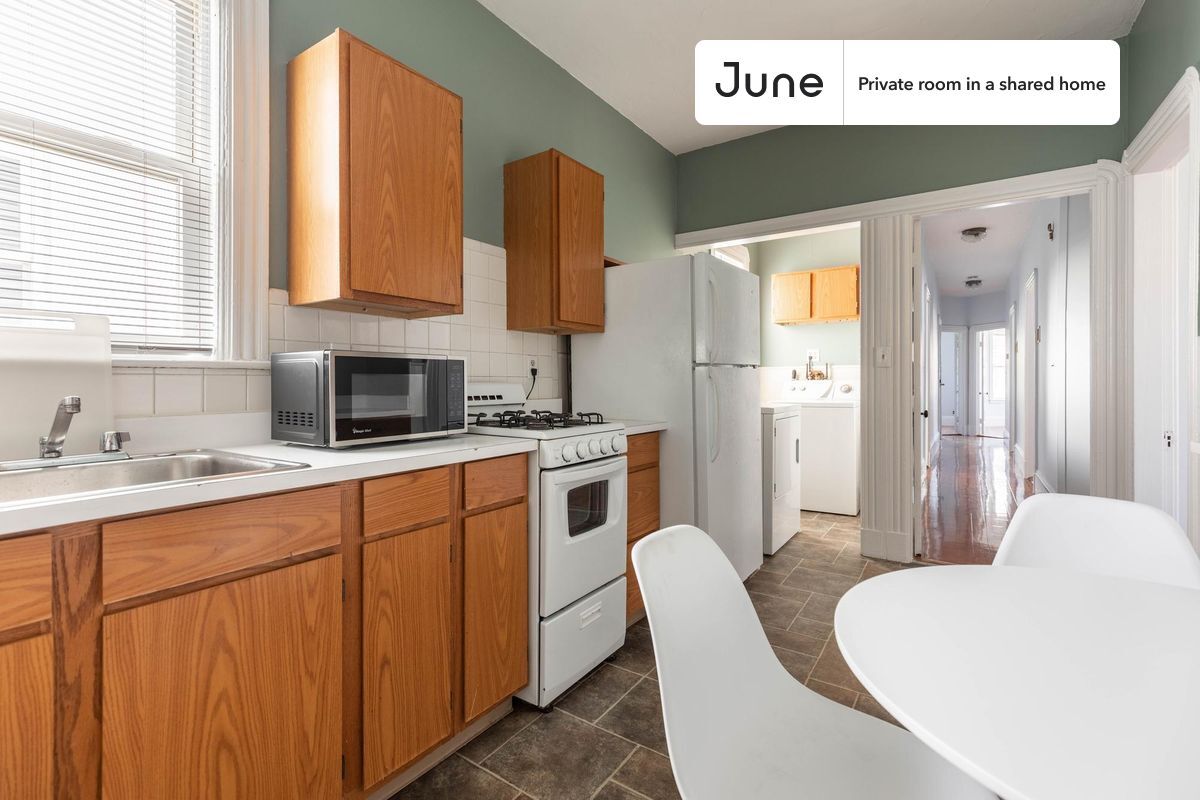 Primary Photo - Private bedroom in 5 bed/1 bath Home