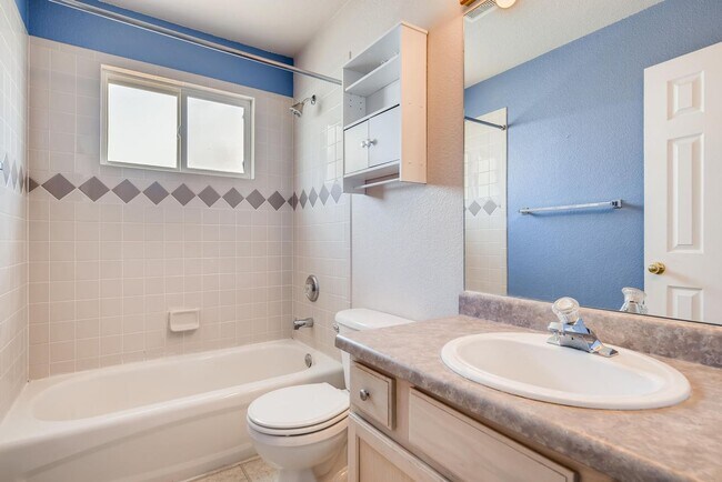 Foto del edificio - 4 Bed 4 Bath Stetson Hills Home!