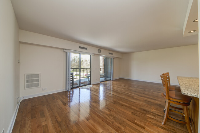 Foto del edificio - 1405 E Central Rd
