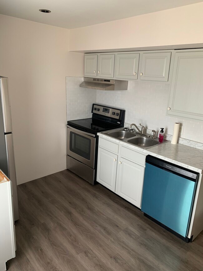 Kitchen - 160 Wyoming Ave