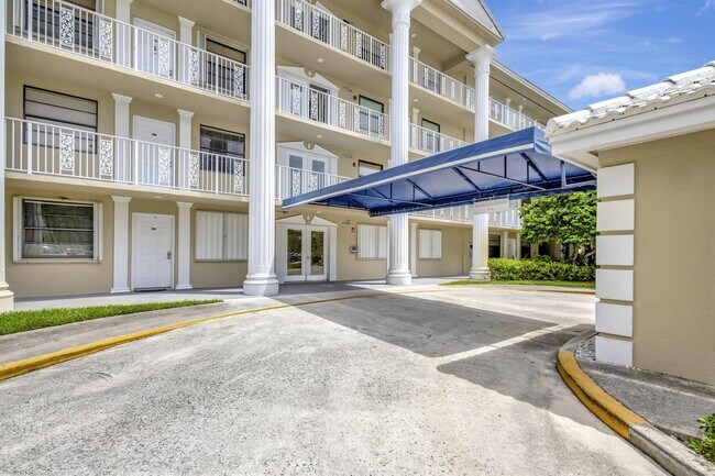 Foto del edificio - 3521 Village Blvd