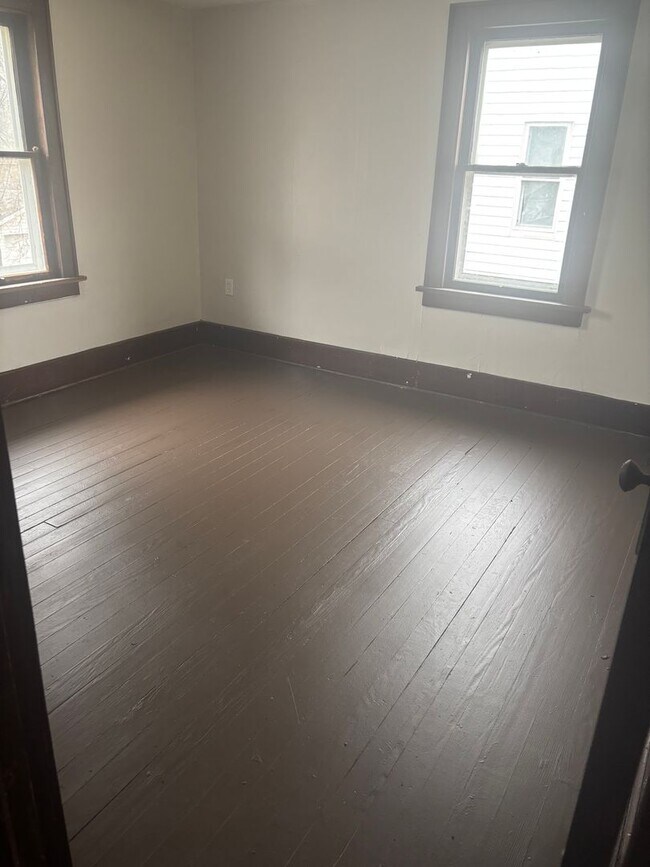 Foto del edificio - Single Family East Akron Cash Pay/Section 8