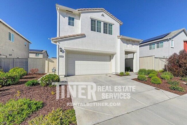 Building Photo - Newer Built Roseville Home with Great Amen...