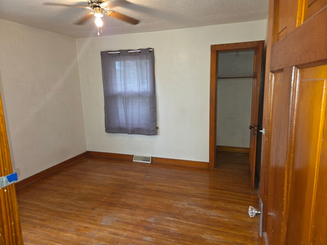 Foto del edificio - 300 N Hickory St