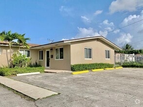 Building Photo - 10300 NW 35th Ct