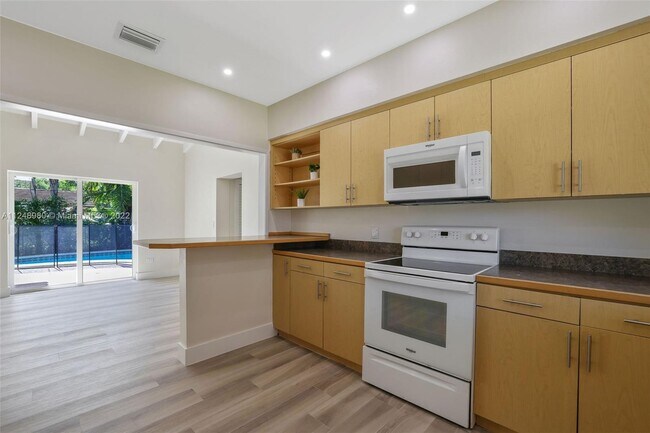 Building Photo - 5808 Michelangelo St