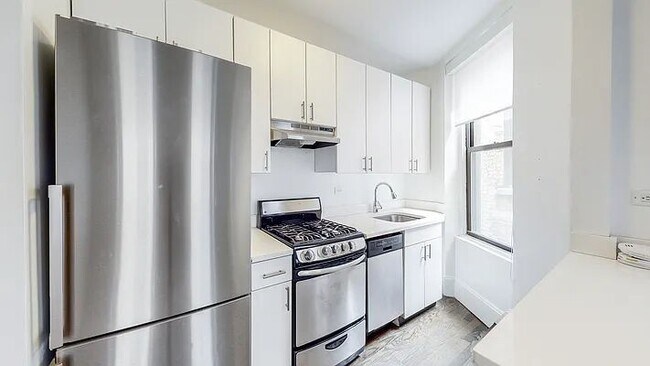 Building Photo - 26 E 91st St