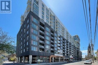 Building Photo - 525 Adelaide St W