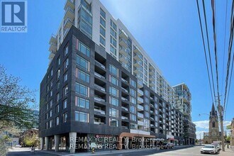 Building Photo - 525 Adelaide St W