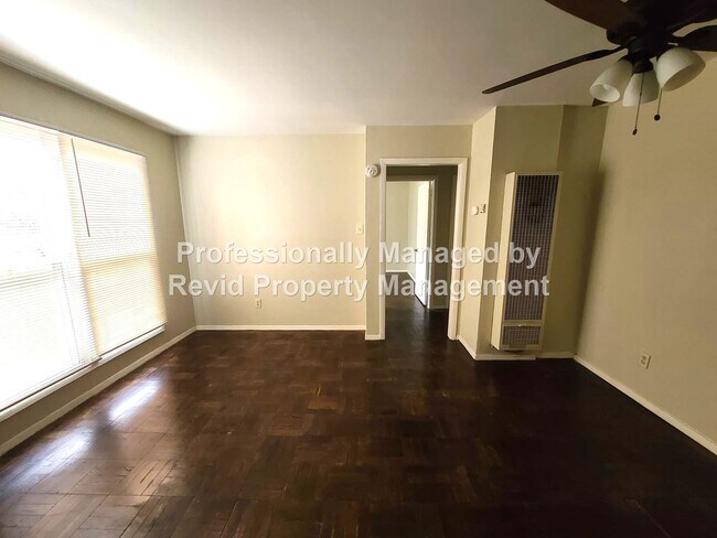 Building Photo - 1 Bedroom in Midtown Memphis!