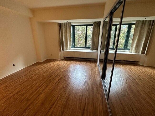 Building Photo - Beautiful 1BR Condo @ Opera Plaza with Amenities, Pool, Gym & Parking!