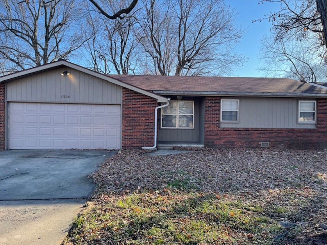 Primary Photo - 3 Bed, 1.5 Bath, Great Location!