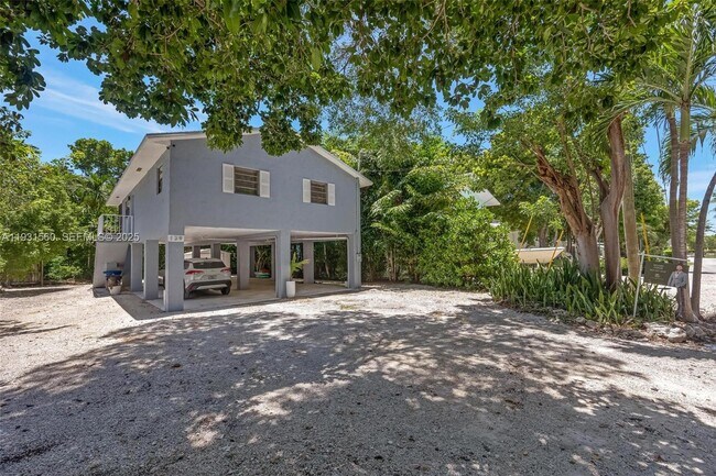 Foto del edificio - 139 N Bay Harbor Dr