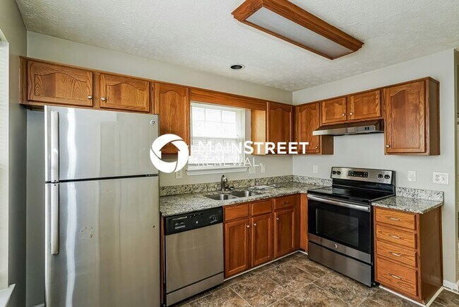 Building Photo - 3 Bedroom Pet-Friendly Home in Nashville, TN with Main Street Renewal
