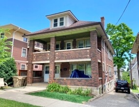 Building Photo - 151-153 Lathrop St