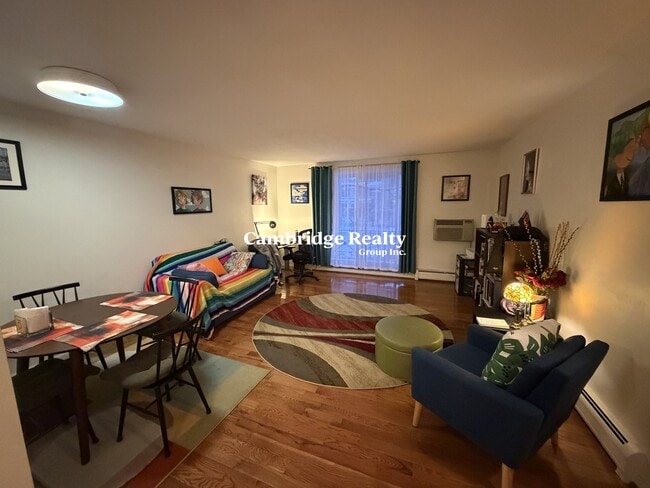 Building Photo - 803 Centre St