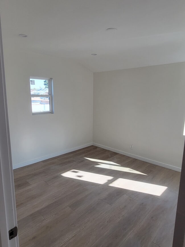 Building Photo - 4114 9th Ave