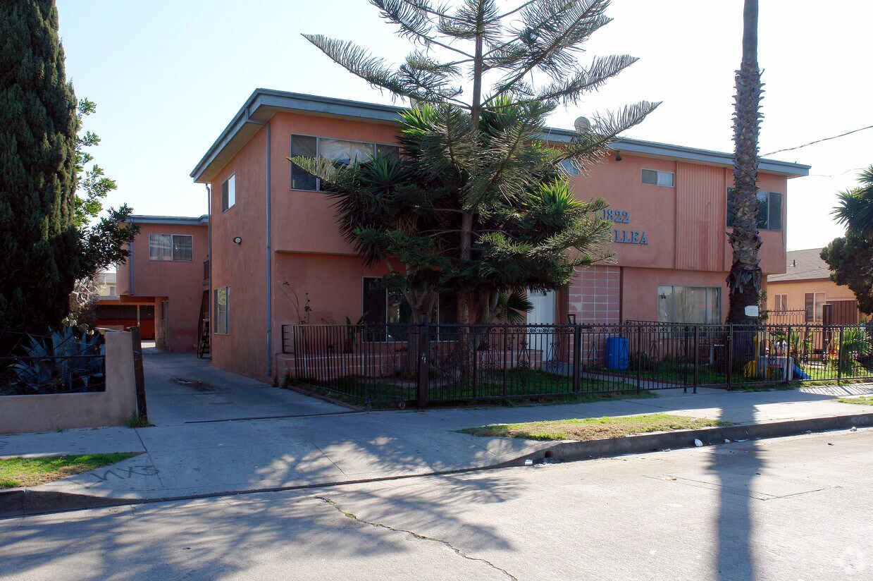 10822 S Grevillea Ave, Inglewood, CA 90304 Apartments in Inglewood