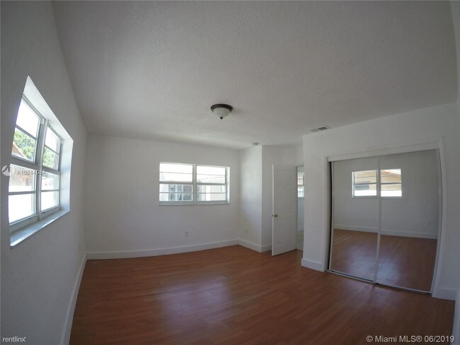 Building Photo - 2 br, 2 bath  - 1438 SW 21st St # 2A
